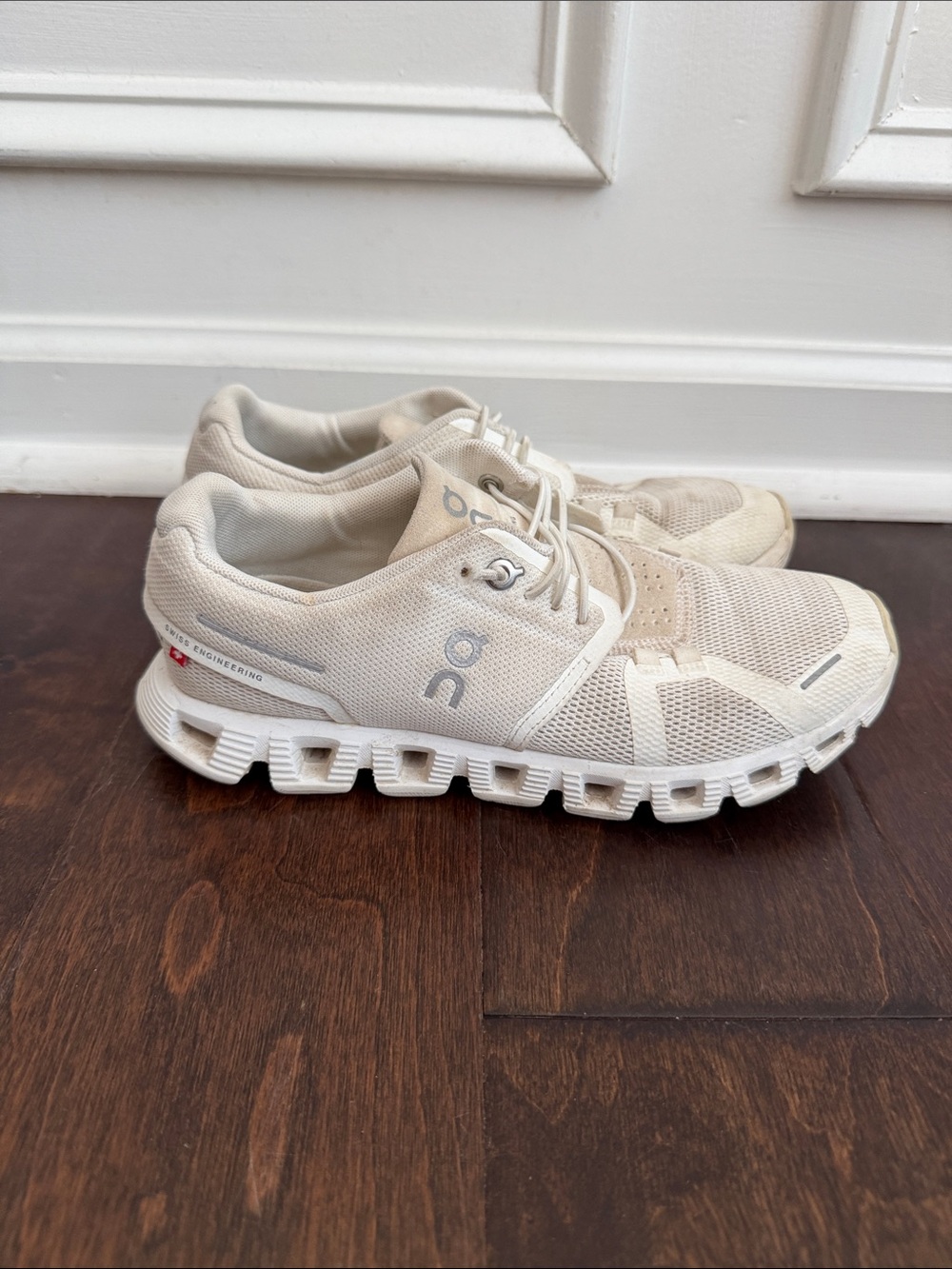 On Cloud 5 Running Women’s All White Size 6.5 Running Shoes